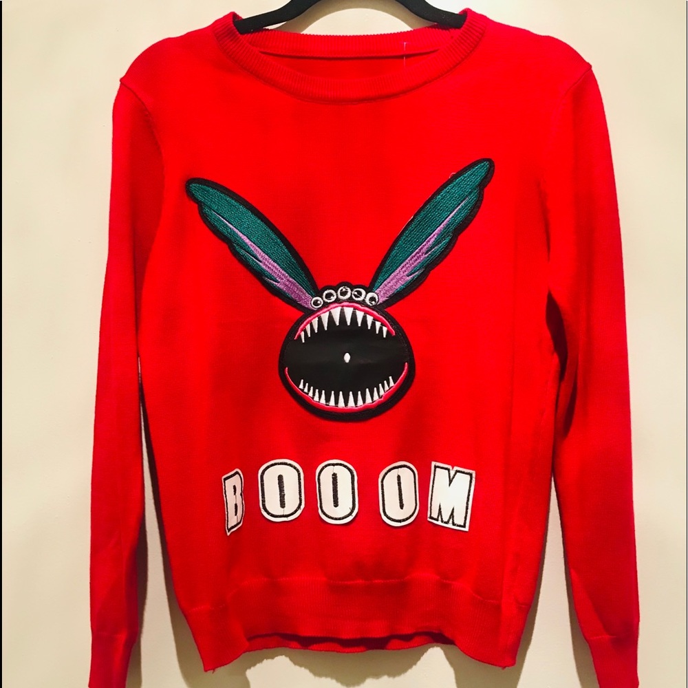 Unique bright red sweater size S/M. 🌈